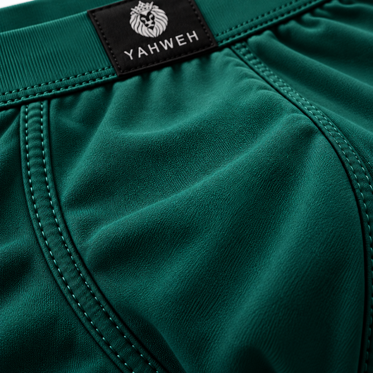 Detalhe do tecido verde-petróleo da cueca boxer Yahweh com caimento natural