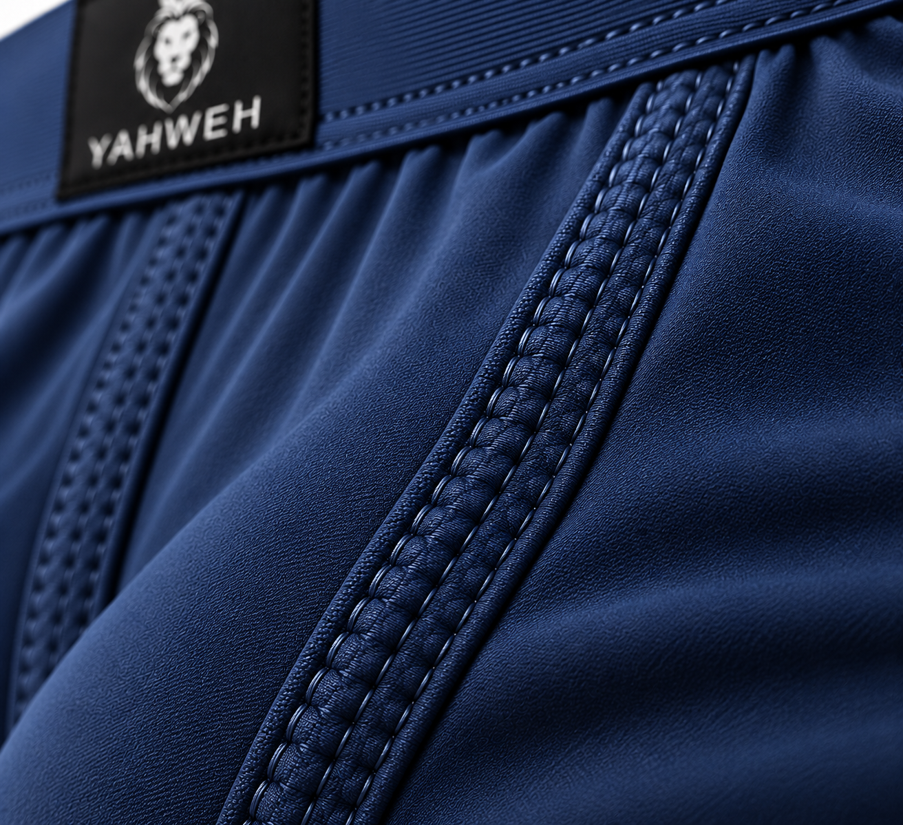 Detalhe da costura e recorte frontal da cueca boxer Yahweh azul-marinho